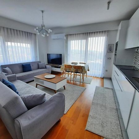 Luxury Sky View Apartment Pristina Esterno foto