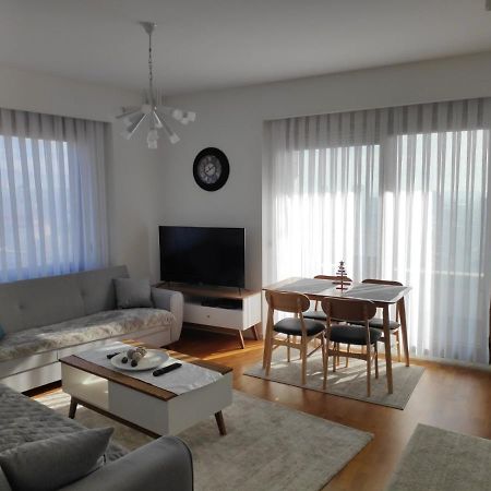 Luxury Sky View Apartment Pristina Esterno foto