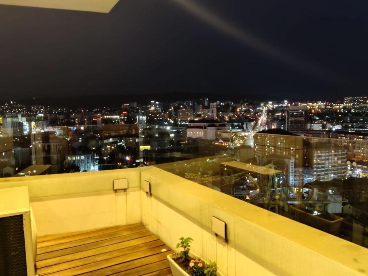 Luxury Sky View Apartment Pristina Esterno foto