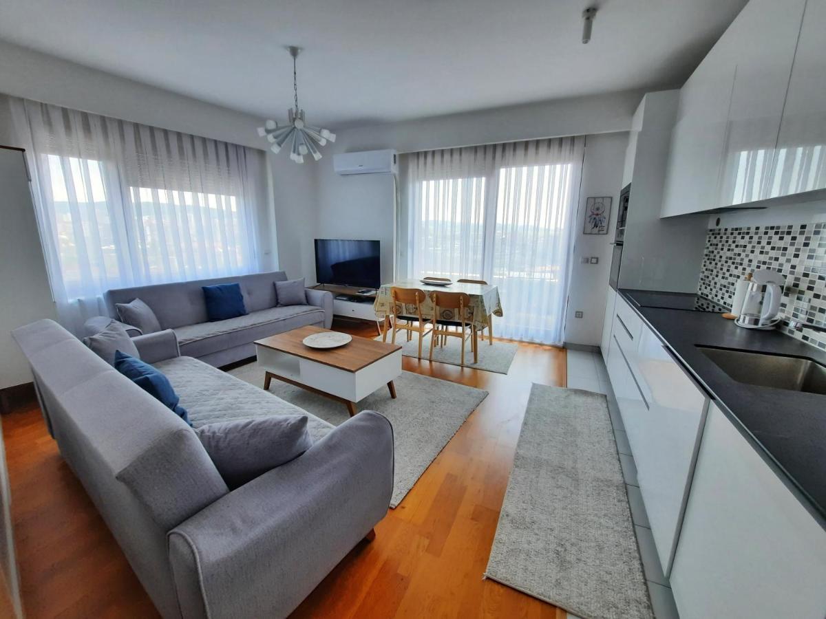 Luxury Sky View Apartment Pristina Esterno foto
