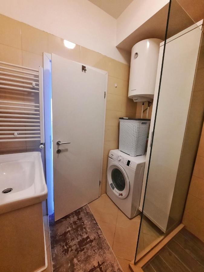 Luxury Sky View Apartment Pristina Esterno foto