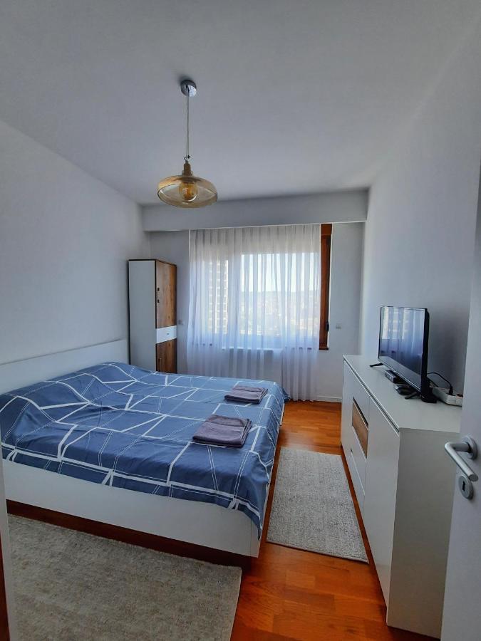 Luxury Sky View Apartment Pristina Esterno foto