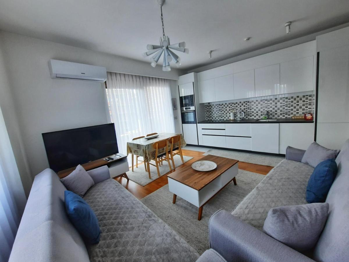 Luxury Sky View Apartment Pristina Esterno foto