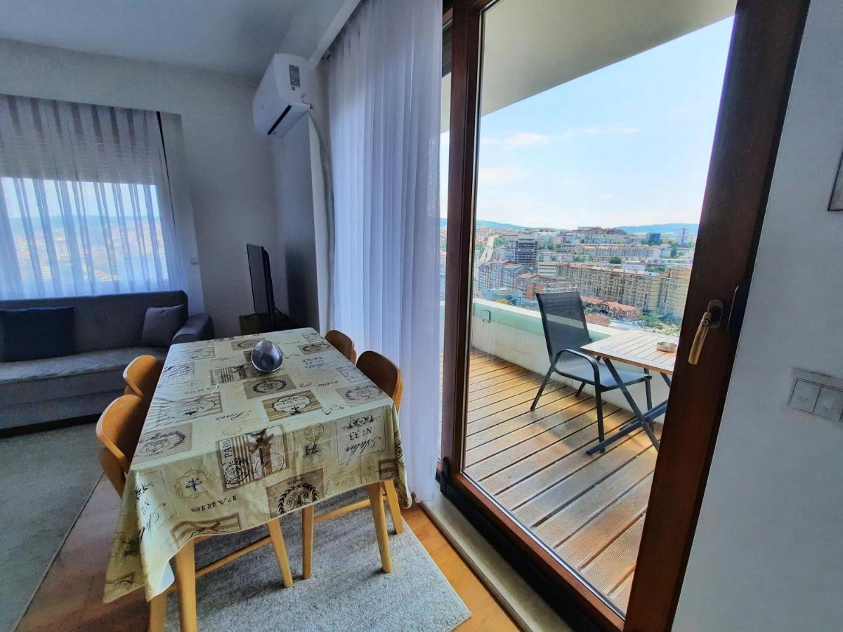 Luxury Sky View Apartment Pristina Esterno foto