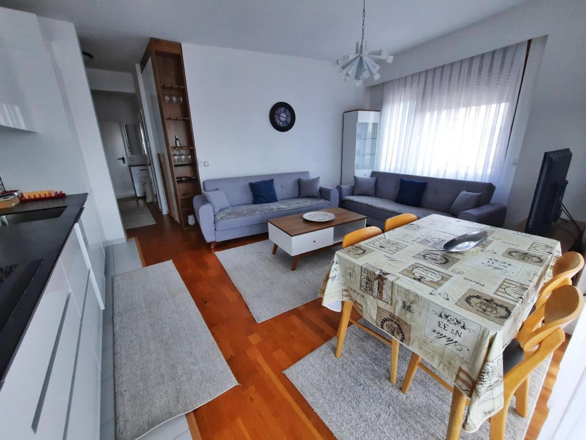 Luxury Sky View Apartment Pristina Esterno foto