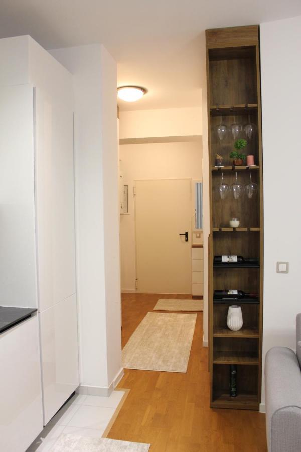 Luxury Sky View Apartment Pristina Esterno foto