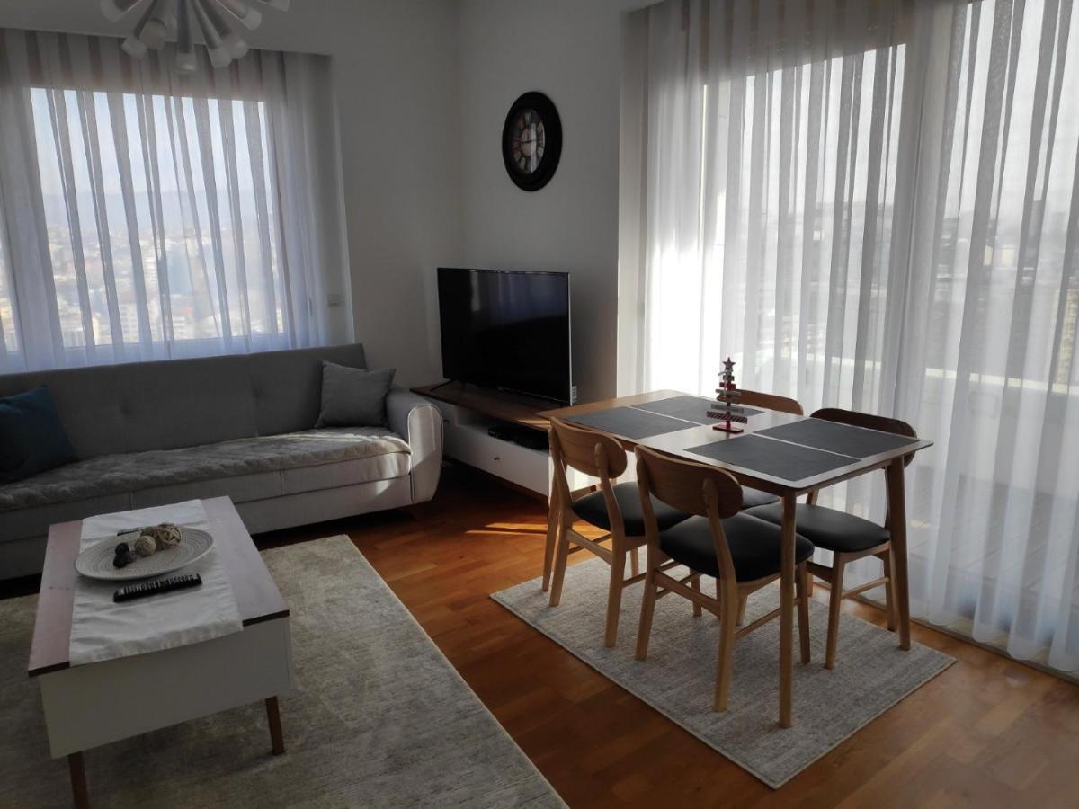 Luxury Sky View Apartment Pristina Esterno foto